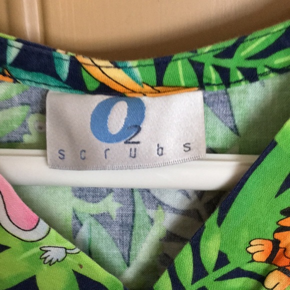 Scrub Top - Picture 3 of 3